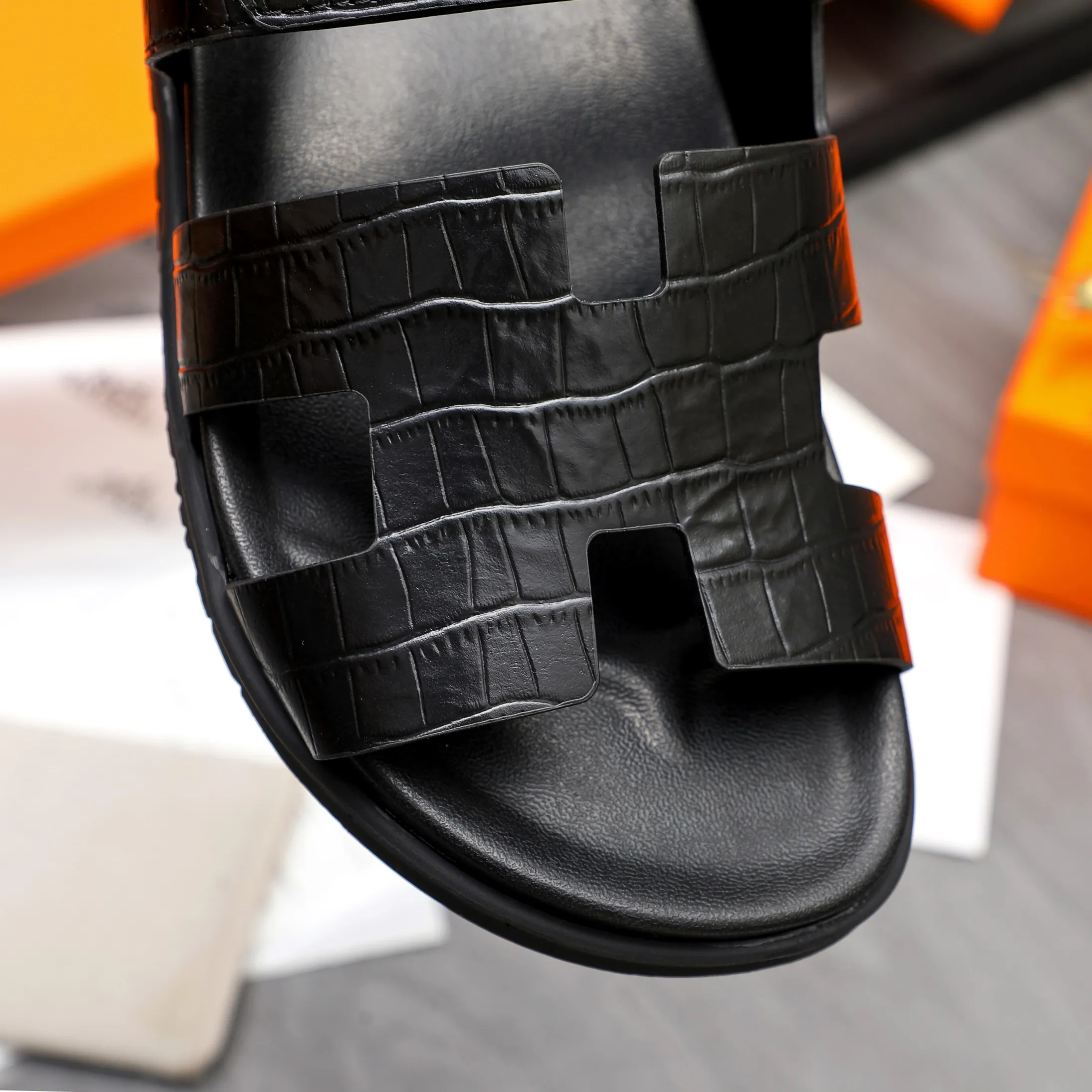 Men's shoes 💰340 Product trademark: Hermes "Hermes" Couple's slippers Regular size: 36-46 Product material: Selected stone grain cowhide upper, microfiber lining, original outsole